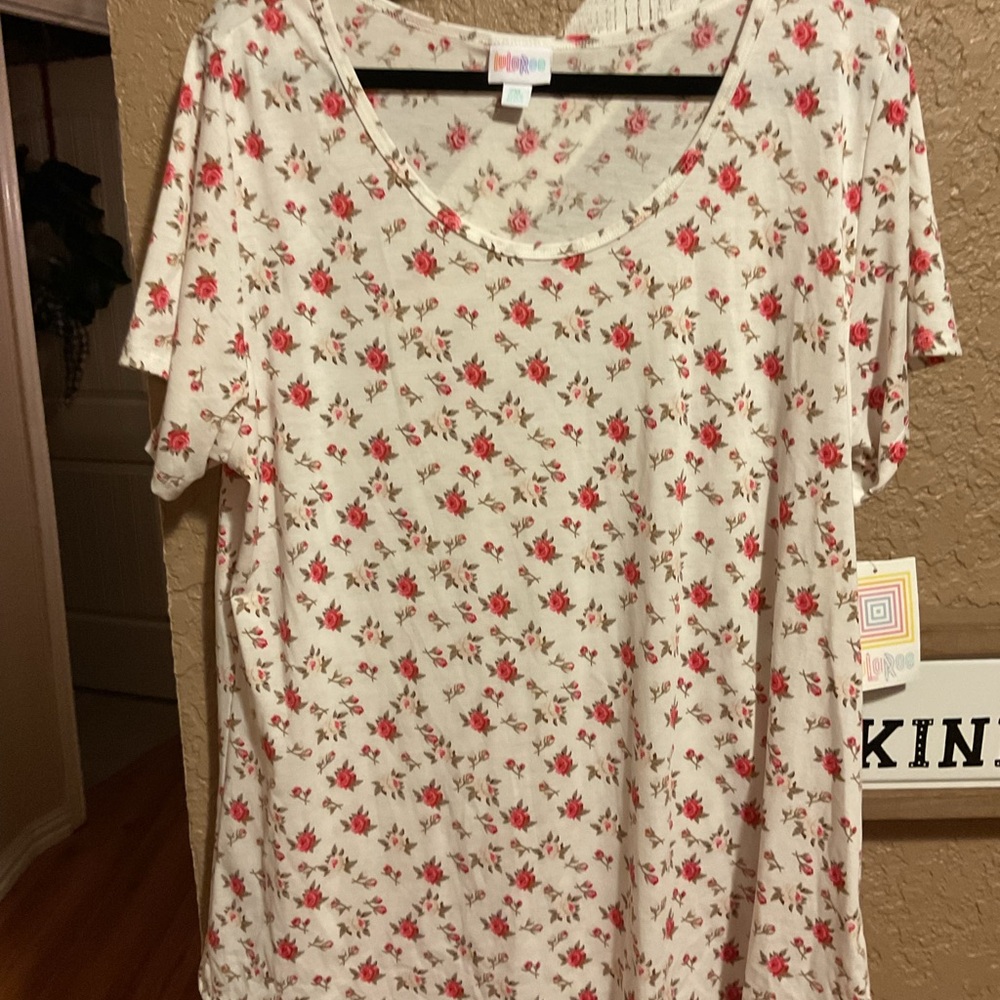 Lularoe Classic T White With Pink Red Roses Women’s Size 2XL NWT T1